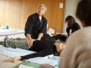 photo prise au cours de Shiatsu de Sensei Kawada